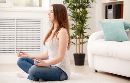 Aprenda a criar um cantinho da meditação em casa