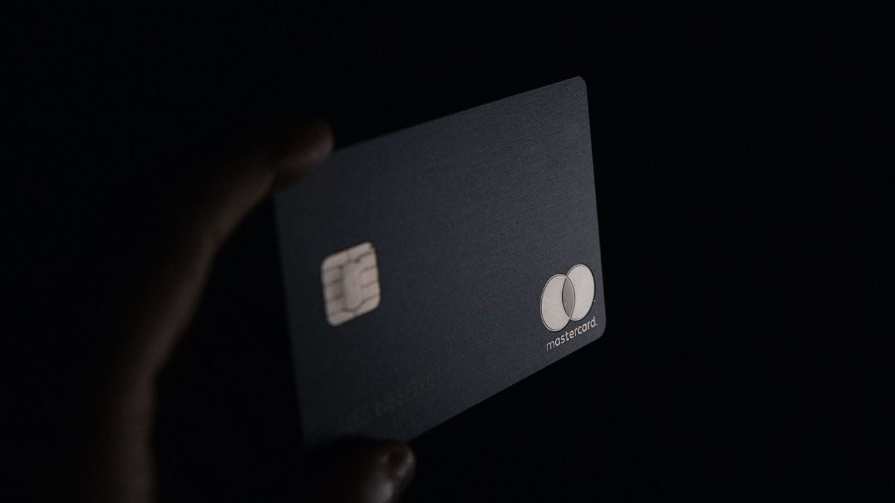 Cartão Black Mastercard: confira os principais benefícios