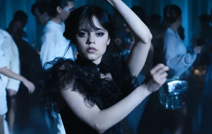 Morticia de Vermelho? Netflix revela mudança surpreendente em Wandinha 2